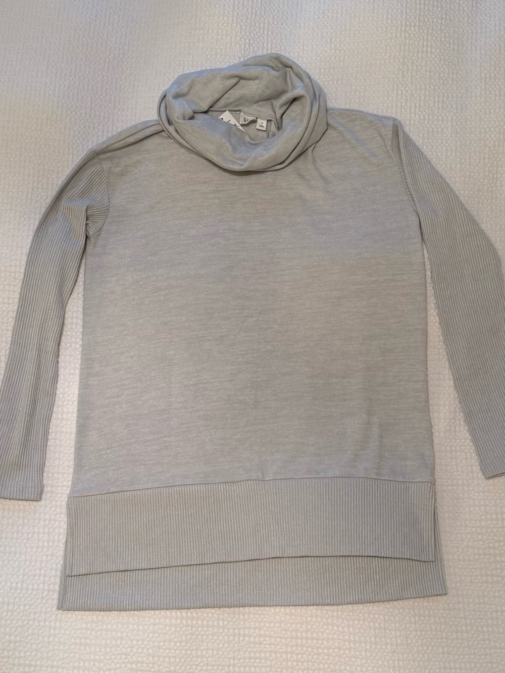 NWT Gap Light Gray Ribbed Knit Top | Lightweight | Size = S